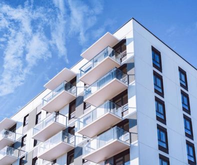 En esta guía básica, explicaremos cuándo y cómo proceder con denuncias en comunidades de vecinos en España.